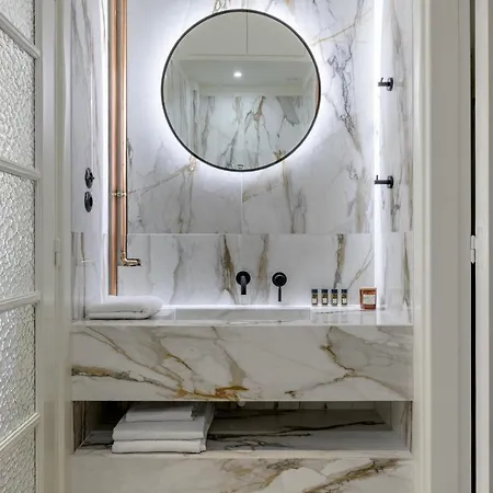 3bdr Modern Design & Bright Interiors In Plaka * Athens