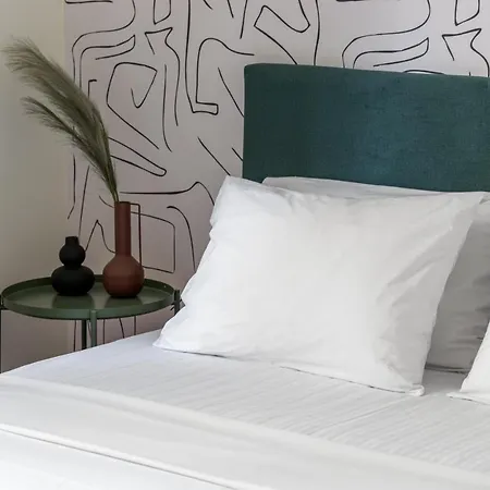 3bdr Modern Design & Bright Interiors In Plaka Apartment