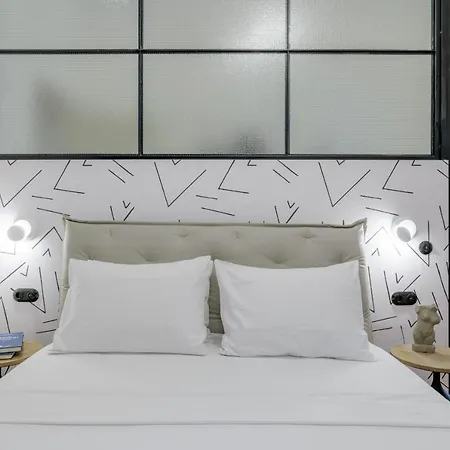 3bdr Modern Design & Bright Interiors In Plaka * Athens