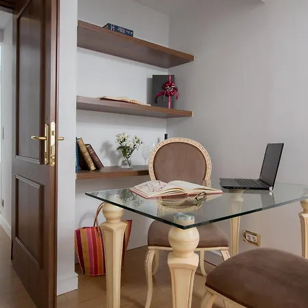 Acropolian Spirit Boutique Афины