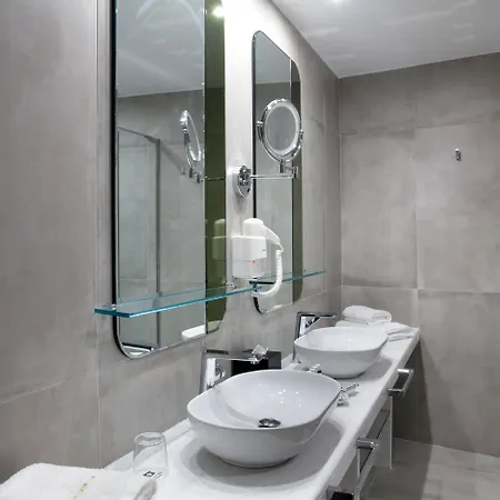 Wyndham Hotel 5*