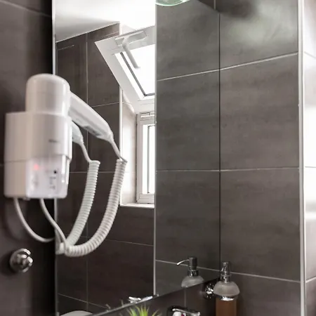 Tier Collection Hotel Atenas