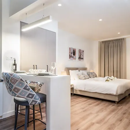 Aparthotel Urban Nest - & 4*