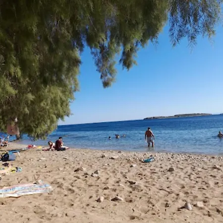 Lovely 1-bedroom 2 Minutes From Beach Apartment *