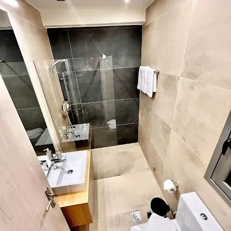 Lovely 1-bedroom 2 Minutes From Beach