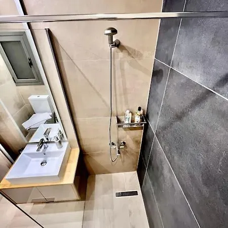 Lovely 1-bedroom 2 Minutes From Beach Apartment