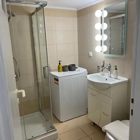 Alex's Next To Laiko Apartman *