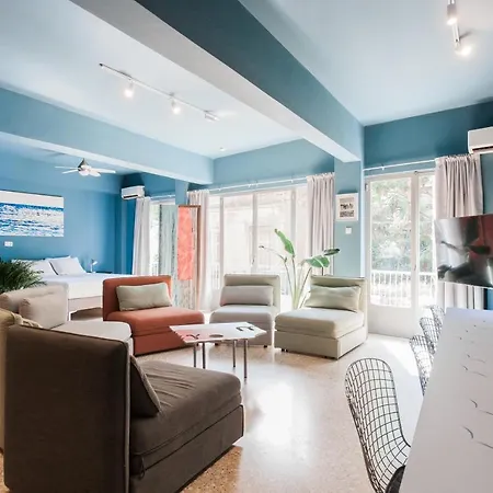 And Comfy With Private Balcony And Rooftop Access - Ct3 Apartment