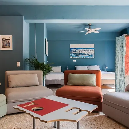 And Comfy With Private Balcony And Rooftop Access - Ct3 Apartment