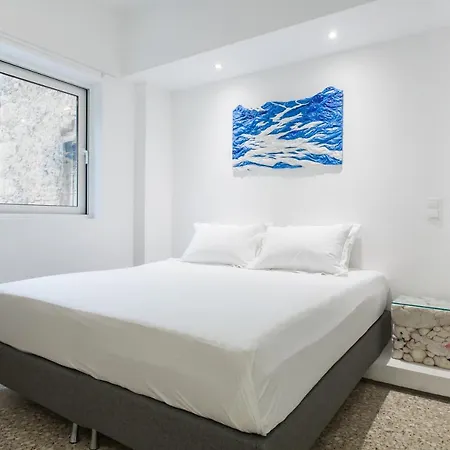 Apartment And Comfy With Private Balcony And Rooftop Access - Ct3 *