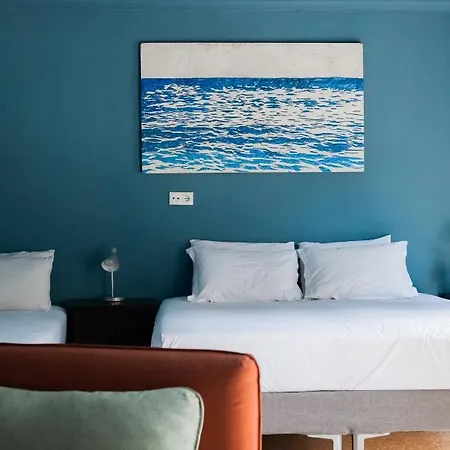 Apartment And Comfy With Private Balcony And Rooftop Access - Ct3 *