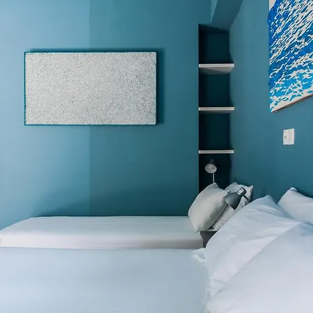 Apartment And Comfy With Private Balcony And Rooftop Access - Ct3 *
