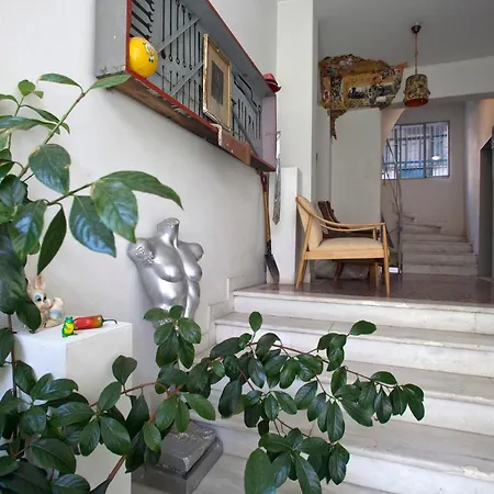 And Comfy With Private Balcony And Rooftop Access - Ct3