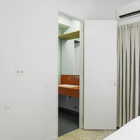 And Comfy With Private Balcony And Rooftop Access - Ct3 * Athens
