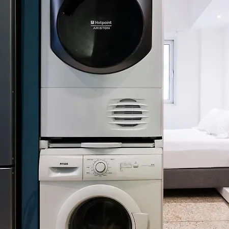 Apartment And Comfy With Private Balcony And Rooftop Access - Ct3 *