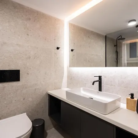 Unique 2 Bedrooms Apartment, Steps To Plaka And Center Athens