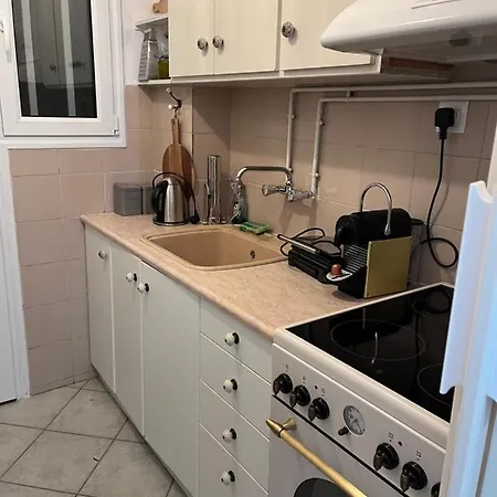 Alex's Next To Laiko Apartman