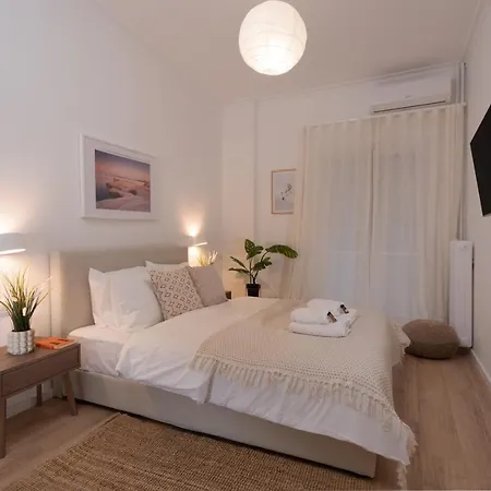 Unique 2 Bedrooms Apartment, Steps To Plaka And Center Apartment Athens