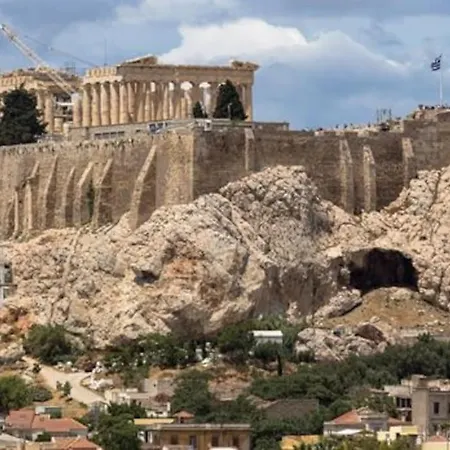 Staying Besides Acropolis! Athens