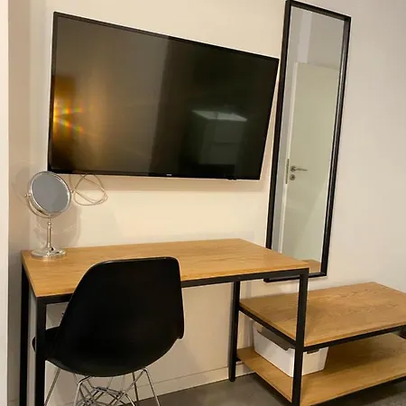 Plaka Downtown 2 Bedroom Basement *