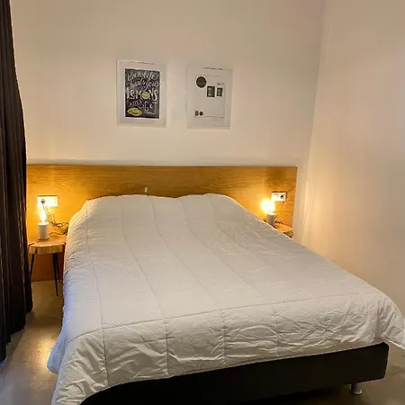 Plaka Downtown 2 Bedroom Basement * Athens