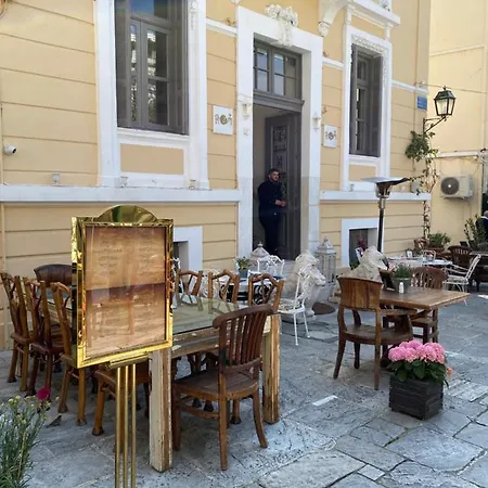 Plaka Downtown 2 Bedroom Basement Apartment Athens