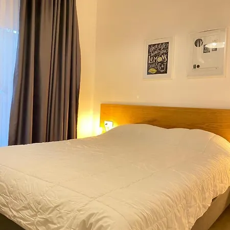 Apartment Plaka Downtown 2 Bedroom Basement *