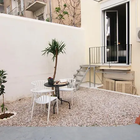 Patio Near Metro & Acropolis Athens