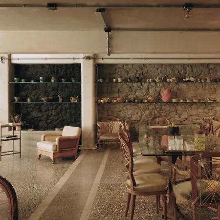 Mona Otel Atina