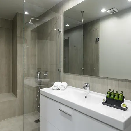 Superb With Rooftop, Perfect For 5 Guests, 85sqm Lejlighed