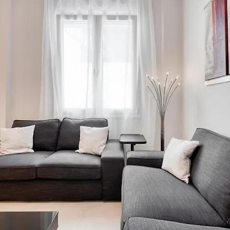 Modern 2-bedroom Apt, 200m From The Acropolis Atene