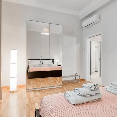 Modern 2-bedroom Apt, 200m From The Acropolis Atene
