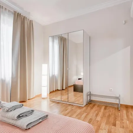 Modern 2-bedroom Apt, 200m From The Acropolis Atene