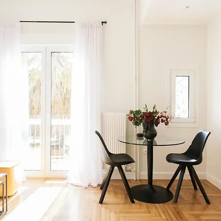 Discover Center By Foot, From Bright 1bdr! Daire Atina
