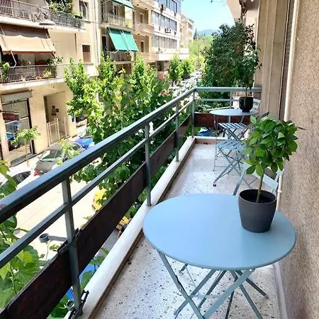 Apartment Spacious 4-bedroom Family Home, 100m From Metro Athens