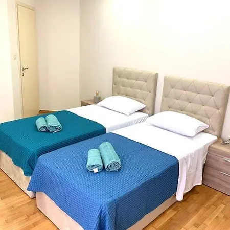 Spacious 4-bedroom Family Home, 100m From Metro * Athens