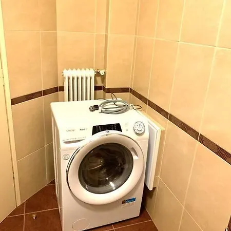 Apartment Spacious 4-bedroom Family Home, 100m From Metro *
