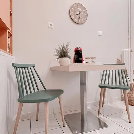 Grace And Charm: Comfy Studio In Koukaki, Apartamento *