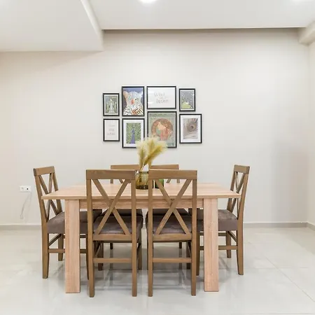Cosy 2br Next To Bars & Restaurants Athens