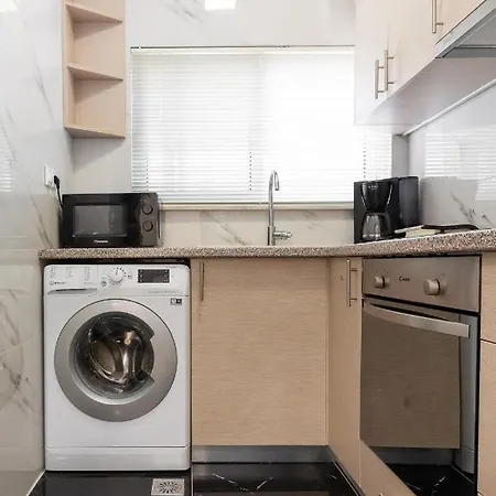 Cosy 2br Next To Bars & Restaurants Apartment *
