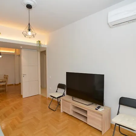 Acropolis Area 2 Bedroom 2 Min From Metro Syngrou *