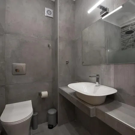 Rob Venture At The Of Apartmán Atény