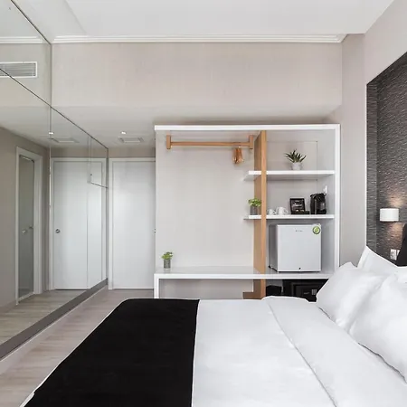 Kreoli Glyfada Афины