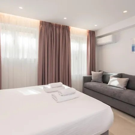 Theatrou Apartahotel *