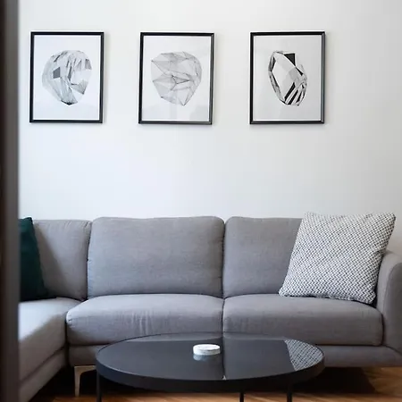Heart: Downtown Apartment *