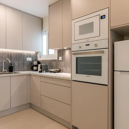 Large 2bedroom, 2bathroom Flat With Dining Space & Free Parking Apartment