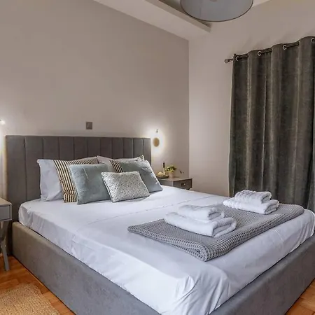 Cozy And Modern In Pagrati * Athens