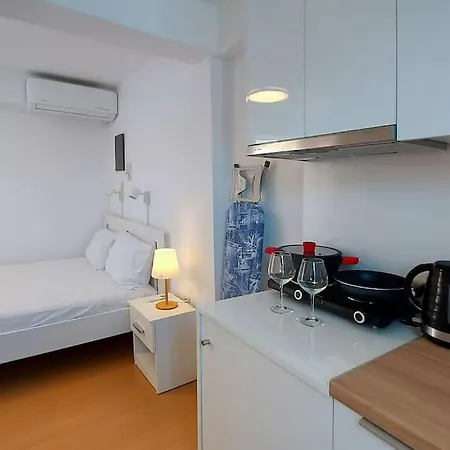 A Cozy And Cute Penthouse, Stathmos Larisis * Athens