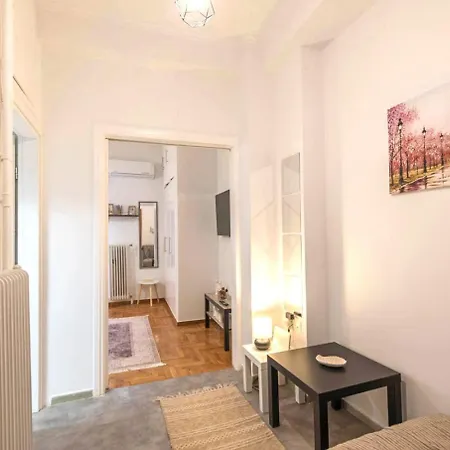 Minimal And Cozy In Zografou Apartment *