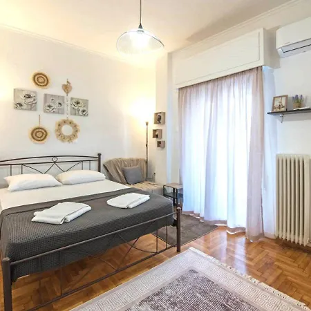 Minimal And Cozy In Zografou *